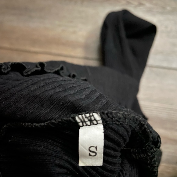 Women’s small crop top - Picture 3 of 6